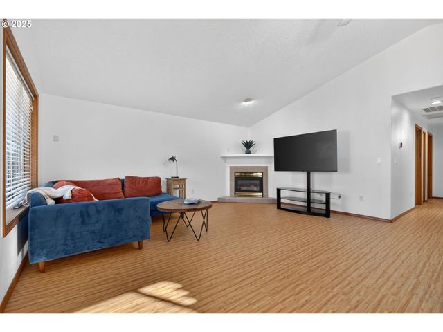 457 Nw FOREST St, Hillsboro, OR 97124