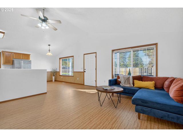 457 Nw FOREST St, Hillsboro, OR 97124