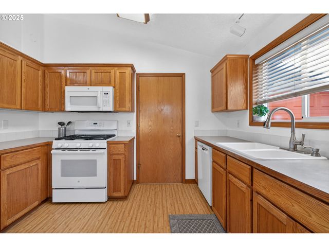 457 Nw FOREST St, Hillsboro, OR 97124