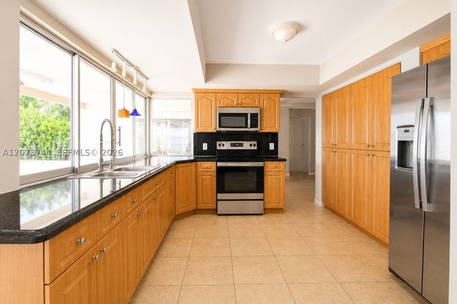 1060 N Douglas Rd, Pembroke Pines, FL 33024