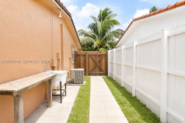 1060 N Douglas Rd, Pembroke Pines, FL 33024