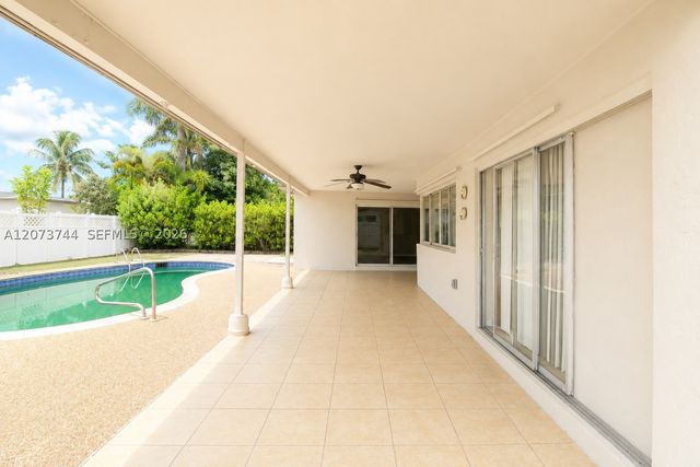 1060 N Douglas Rd, Pembroke Pines, FL 33024