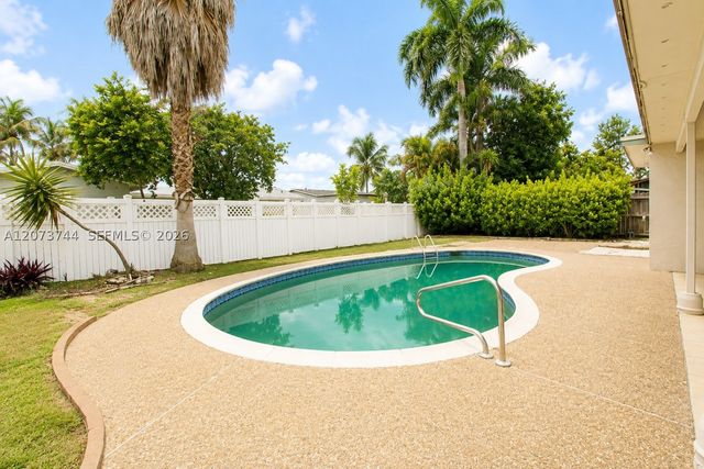 1060 N Douglas Rd, Pembroke Pines, FL 33024
