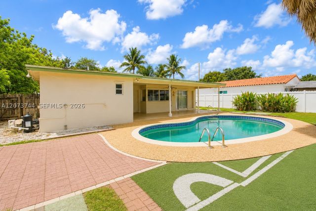 1060 N Douglas Rd, Pembroke Pines, FL 33024