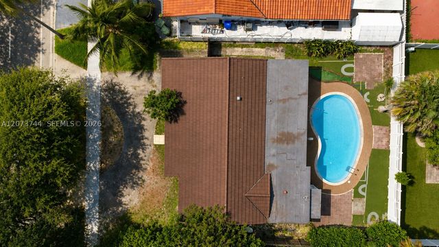 1060 N Douglas Rd, Pembroke Pines, FL 33024