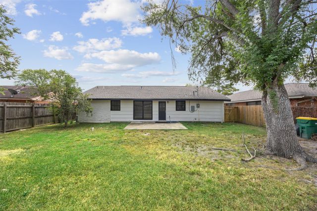 608 Lloyd Drive, Baytown, TX 77521