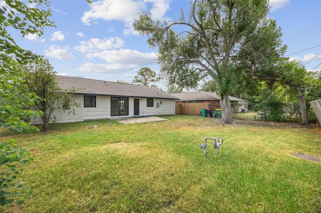 608 Lloyd Drive, Baytown, TX 77521