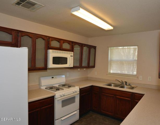 12144 SAINT LAURENCE Avenue, El Paso, TX 79936