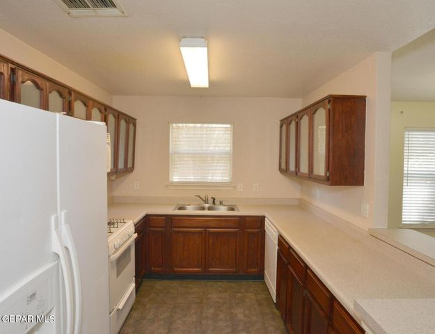 12144 SAINT LAURENCE Avenue, El Paso, TX 79936