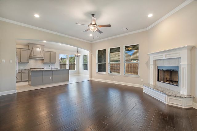 2811 Diamond Ridge Drive, Arlington, TX 76001