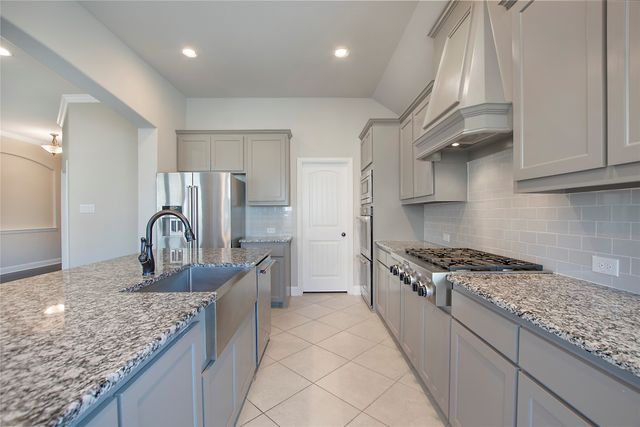 2811 Diamond Ridge Drive, Arlington, TX 76001