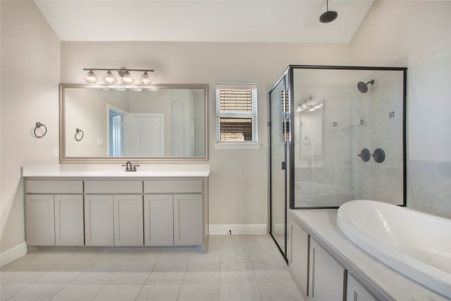 2811 Diamond Ridge Drive, Arlington, TX 76001