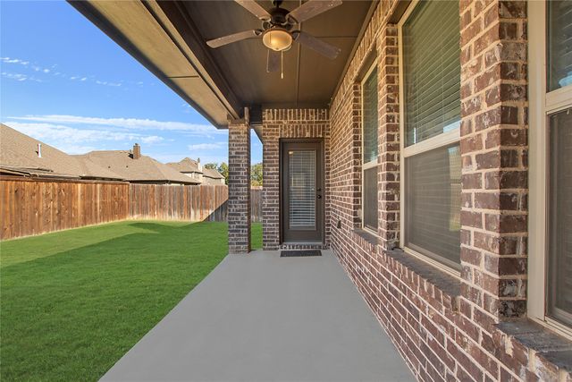 2811 Diamond Ridge Drive, Arlington, TX 76001