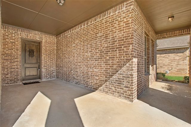 2811 Diamond Ridge Drive, Arlington, TX 76001