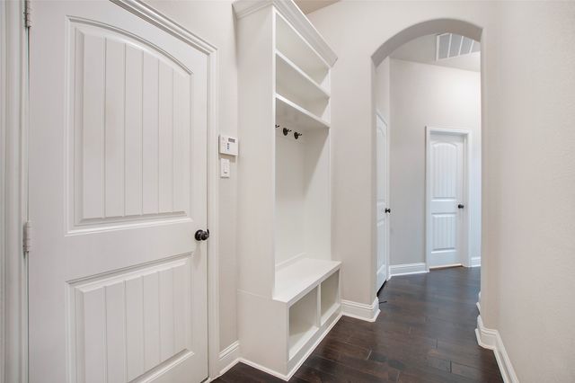 2811 Diamond Ridge Drive, Arlington, TX 76001