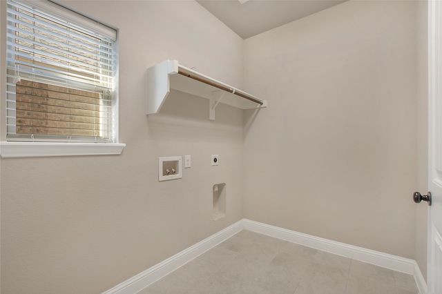 2811 Diamond Ridge Drive, Arlington, TX 76001