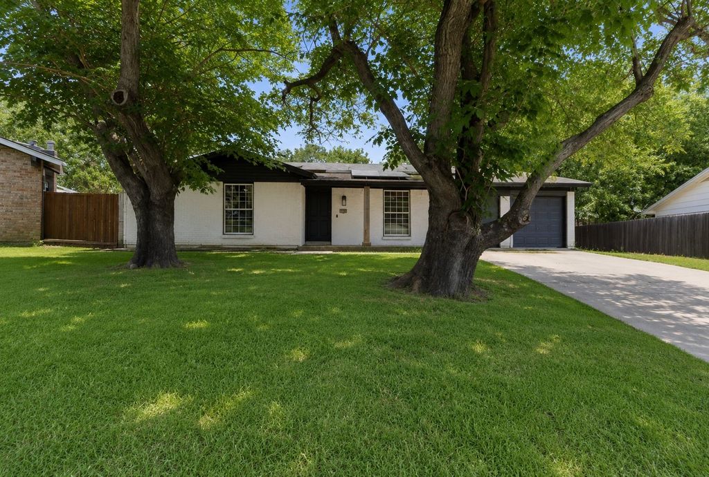 714 S Deerfield Circle, Arlington, TX 76015