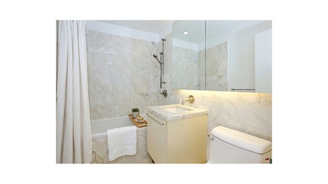 200 Chambers St Apt 20C, New York City, NY 10007