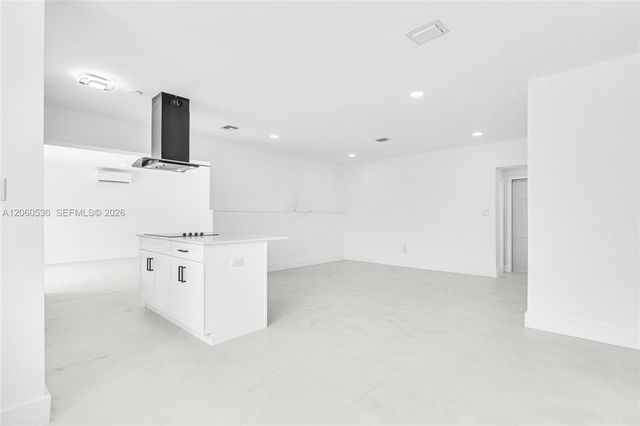 30 NE 193rd Ter, Miami, FL 33179
