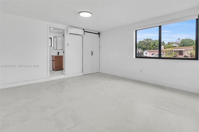 30 NE 193rd Ter, Miami, FL 33179