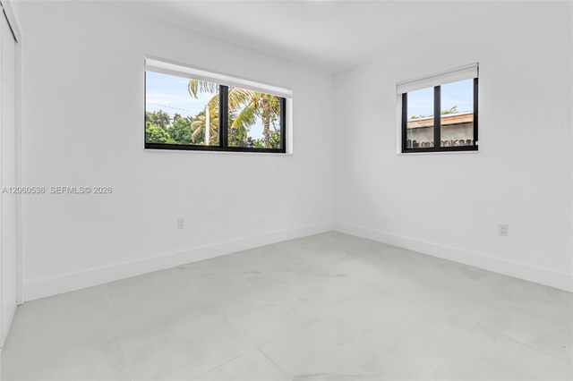 30 NE 193rd Ter, Miami, FL 33179
