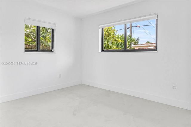 30 NE 193rd Ter, Miami, FL 33179