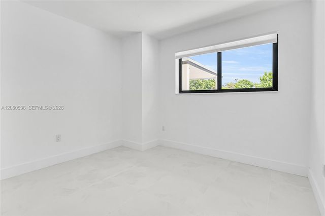 30 NE 193rd Ter, Miami, FL 33179