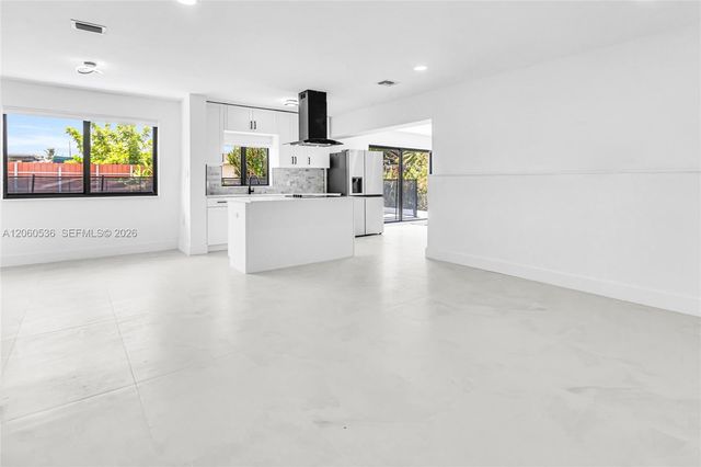 30 NE 193rd Ter, Miami, FL 33179