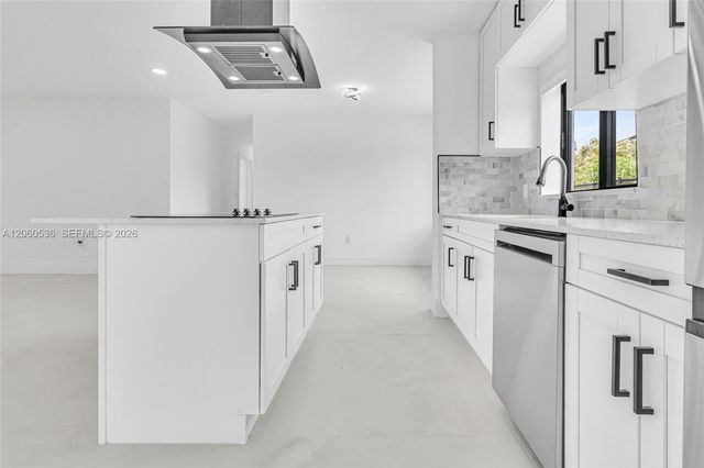 30 NE 193rd Ter, Miami, FL 33179