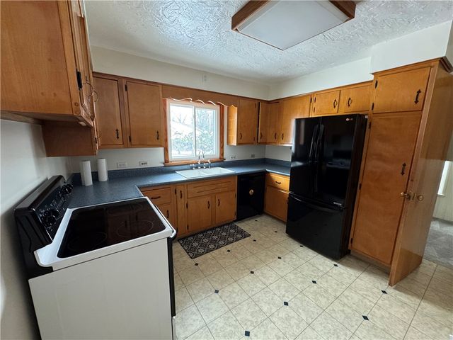 113 GREENHILL DR, Twp Of But Nw, PA 16001