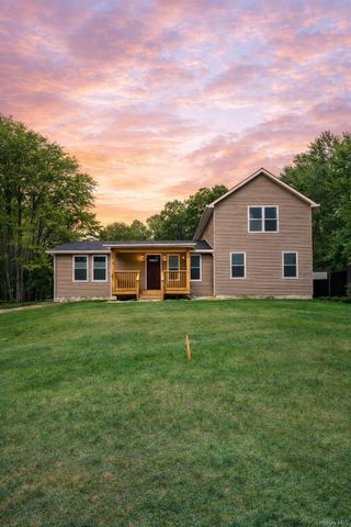 24 Farmingdale Lane, Bloomingburg, NY 12721