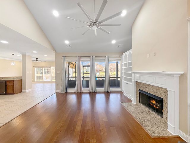 16445 Long Lake Dr, Prairieville, LA 70769