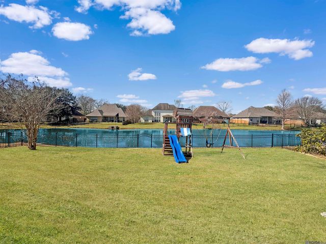 16445 Long Lake Dr, Prairieville, LA 70769