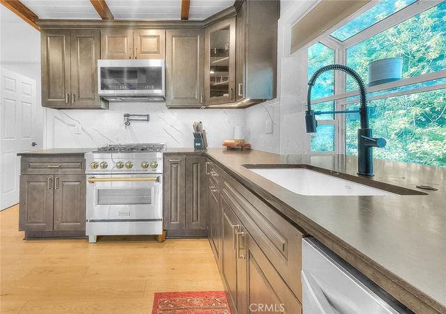 27684 St Bernard, Lake Arrowhead, CA 92352