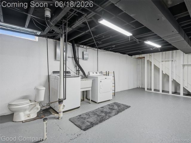 31506 Gardendale Drive, Warren, MI 48088