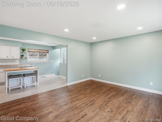 31506 Gardendale Drive, Warren, MI 48088
