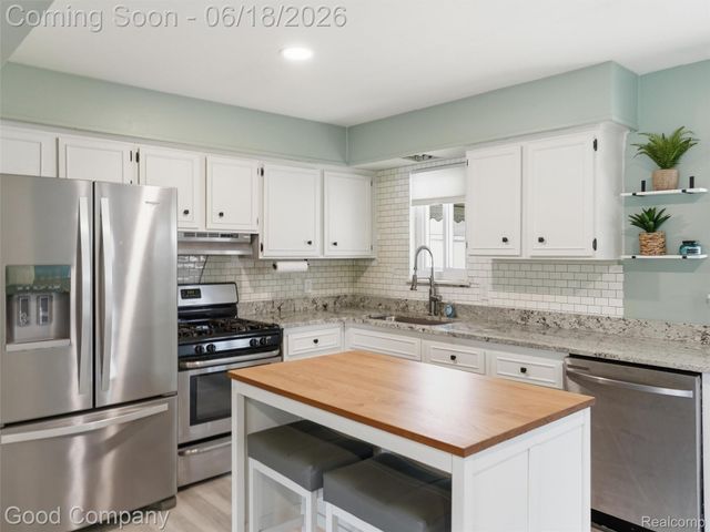 31506 Gardendale Drive, Warren, MI 48088