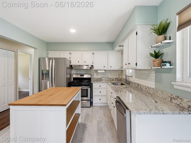 31506 Gardendale Drive, Warren, MI 48088