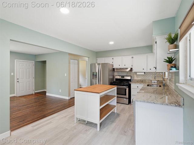 31506 Gardendale Drive, Warren, MI 48088