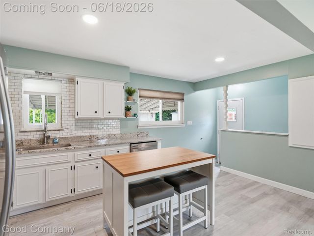 31506 Gardendale Drive, Warren, MI 48088