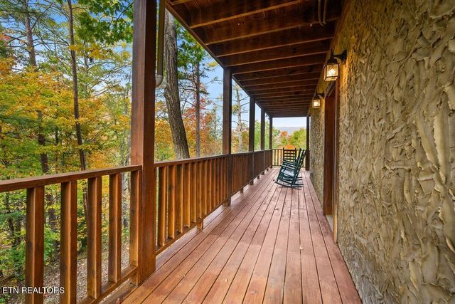 2313 Laughing Bear Way, Sevierville, TN 37876