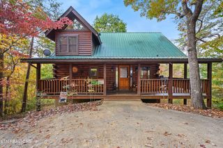 2313 Laughing Bear Way, Sevierville, TN 37876