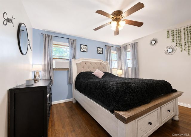 11 Farragut Avenue, Lindenhurst, NY 11757