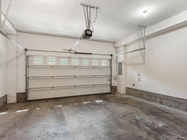 858 Ne CADEN Ave, Hillsboro, OR 97124