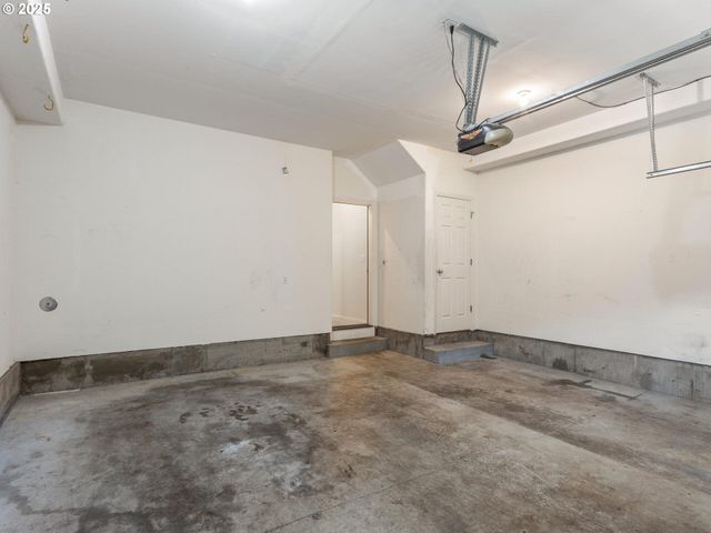 858 Ne CADEN Ave, Hillsboro, OR 97124