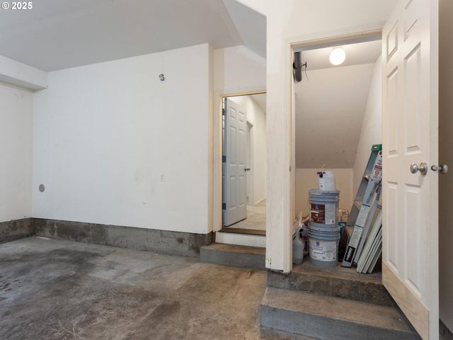 858 Ne CADEN Ave, Hillsboro, OR 97124