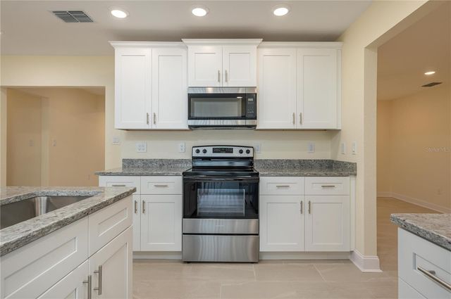 407 PRINCESS PLACE, Lakeland, FL 33803