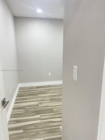 922 NW 2nd Street 2, Miami, FL 33128