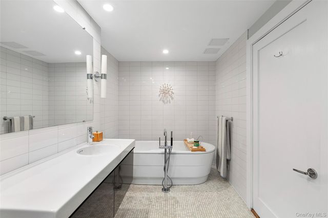 68 Three Mi Hbr Hog Crk Highway, East Hampton, NY 11937