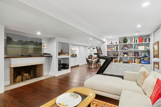 68 Three Mi Hbr Hog Crk Highway, East Hampton, NY 11937